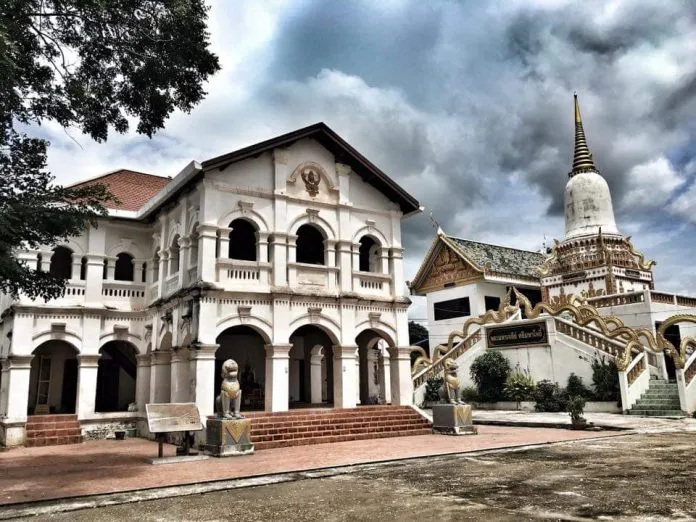 Wat Phra Si Maha Pho, Wan Yai District, Mukdahan Province. Foto di Aumzbfh.