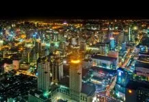baht forte e politica in disaccordo