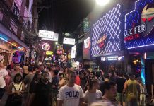 La Walking Street di Pattaya è "piena di turisti", ma...