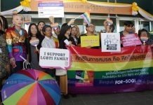 Attivisti chiedono una legge sul matrimonio tra persone dello stesso sesso in Thailandia
